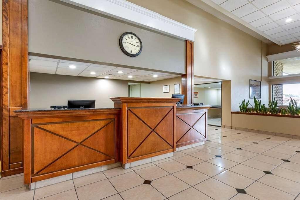 Clarion Inn & Suites, Розуэлл Экстерьер фото