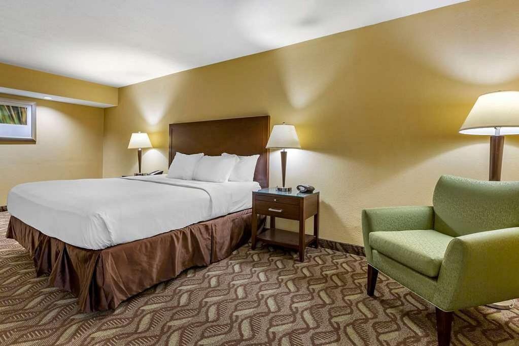 Clarion Inn & Suites, Розуэлл Экстерьер фото