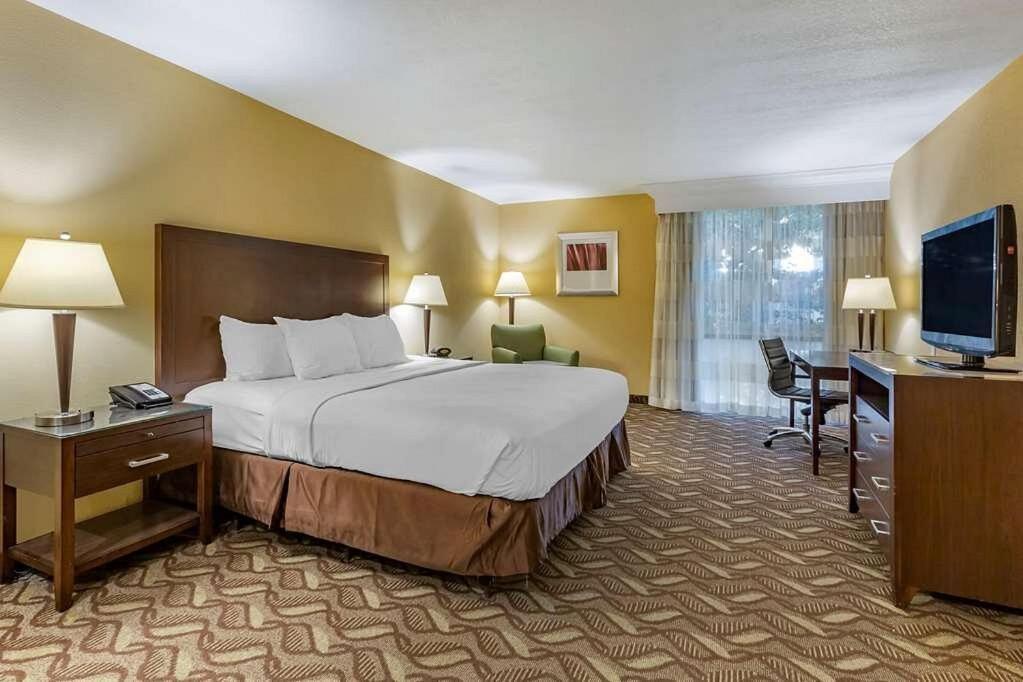 Clarion Inn & Suites, Розуэлл Экстерьер фото