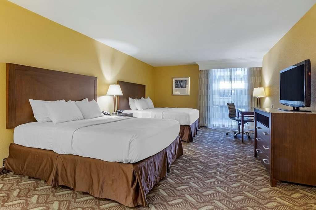 Clarion Inn & Suites, Розуэлл Экстерьер фото